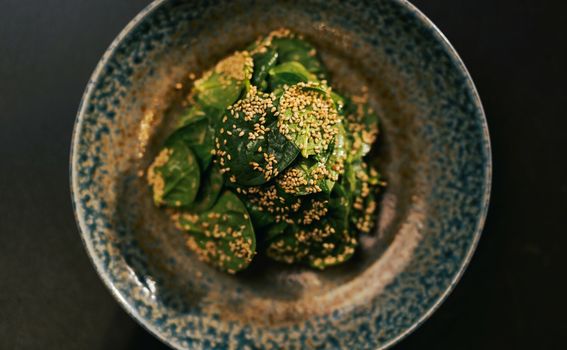 Baby špinat salata s goma dresingom