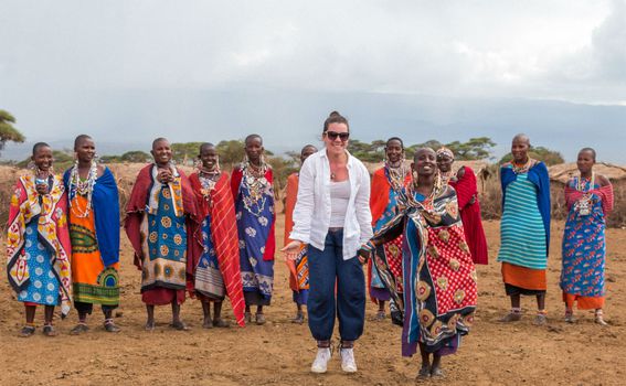 Petra s pripadnicima plemena Maasai