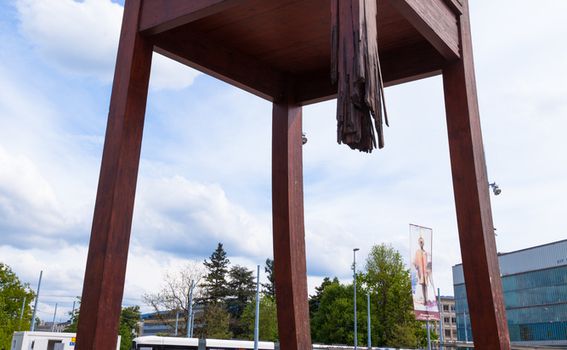 Spomenik strganom stolcu, Švicarska - 1