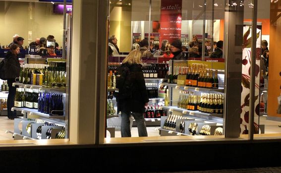 Državni lanac trgovina s alkoholnim pićima Systembolaget u Švedskoj - 1