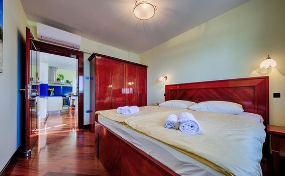 Seafront Apartment Vis - 2