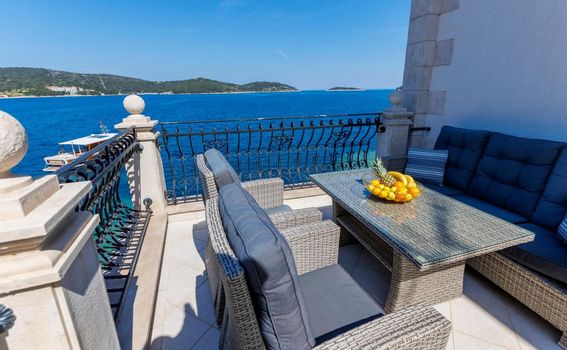 Seafront Apartment Vis - 5