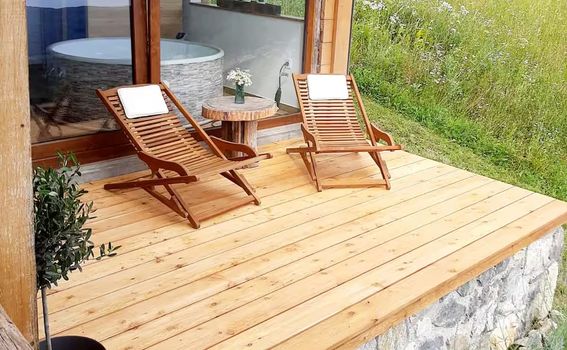 Na raspolaganju vam je terasa s privatnim vrtom i spa zonom