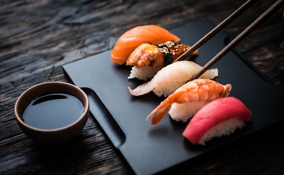 Umak od soje servira se sa sushijem