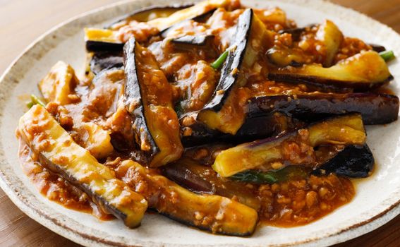 Začinjeni patlidžan s mljevenom svinjetinom