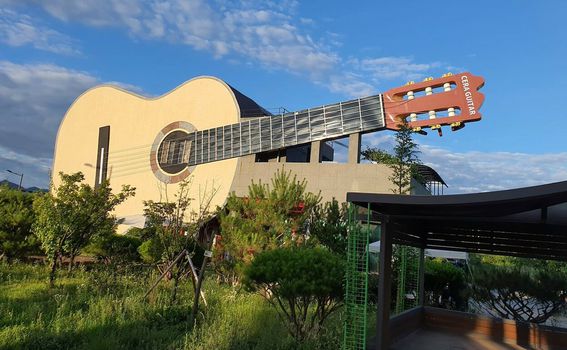 Zgrada u obliku gitare u Južnoj Koreji koja se iznajmljuje na Airbnb-u - 4