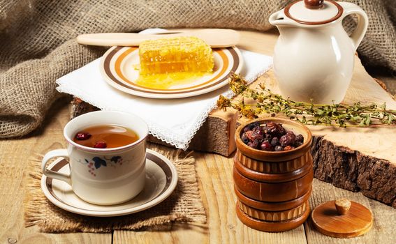 Dan se na Ikariji započinje šalicom biljnog čaja i medom