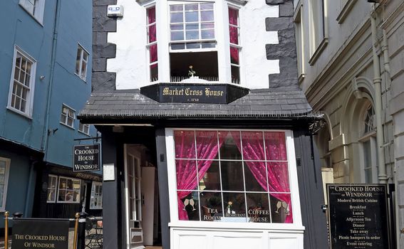 The Crooked House of Windsor - 4