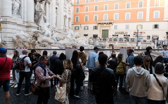 Fontana di Trevi u Rimu, studeni 2024. - 1