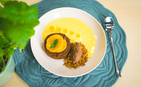 Ivana Soldo: Mekani biskvit s aromatičnom kremom, maceriranim mandarinama i creme anglaise - 4