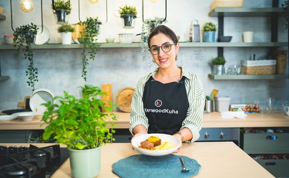 Ivana Soldo: Mekani biskvit s aromatičnom kremom, maceriranim mandarinama i creme anglaise - 7