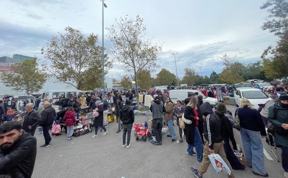 Buvljak Riesenflohmarkt Wienerberg u Beču - 11