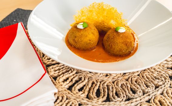 Ana-Maria Cuglin: Arancini na šalši s porilukom i tuilesom od parmezana - 9