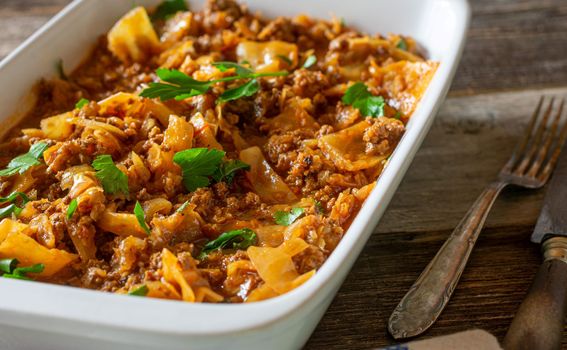 Složenac s kupusom i mljevenim mesom