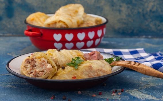 Testirajte smjesu na bazi mljevenog mesa prije nego što je stavite u listove kiselog kupusa