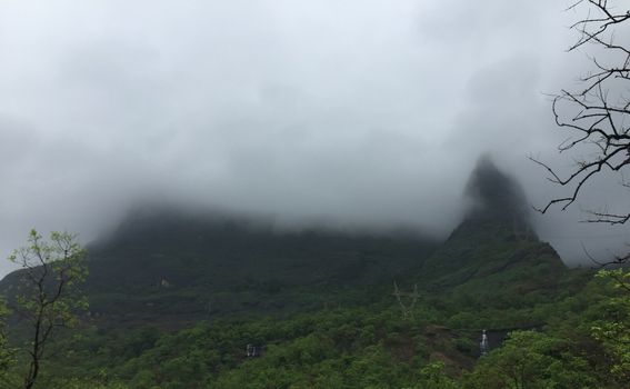 Obrnuti vodopad Naneghat, Indija - 4