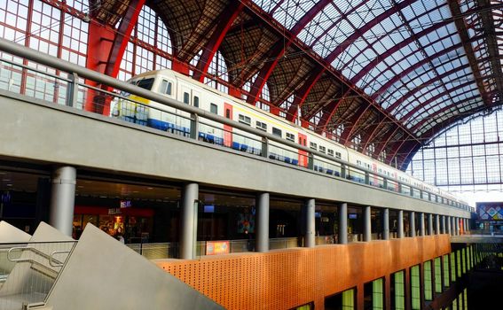 Željeznički kolodvor u Antwerpenu - 8