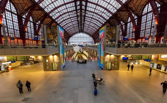 Željeznički kolodvor u Antwerpenu - 9