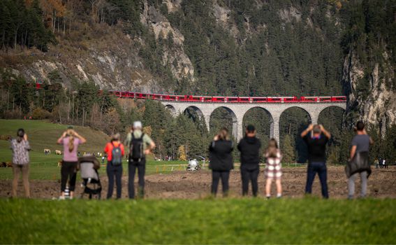 Najduži putnički vlak na svijetu švicarske tvrtke Rhaetian Railway RhB - 1