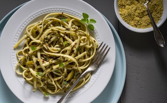 Prehrambeni kvasac možete staviti i na tjesteninu umjesto parmezana