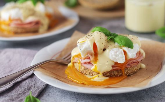 Eggs Benedict