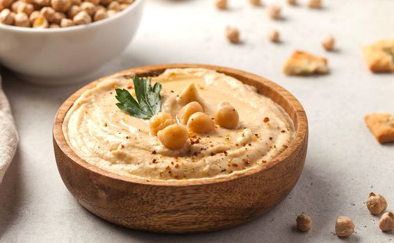 Humus se radi s tahini pastom