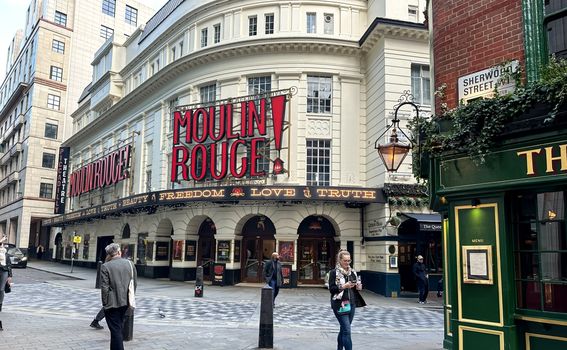 Moulin Rouge - 2