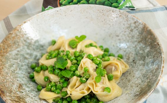 Tortellini s graškom i limunom