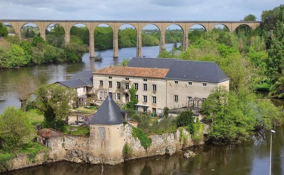 Dvorac u Francuskoj na prodaju - 5