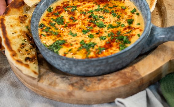 Humus i fleatbread chefa Marija Mihelja