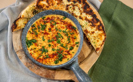 Humus i fleatbread chefa Marija Mihelja