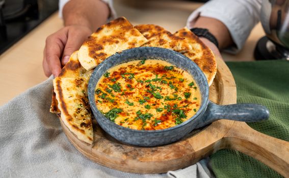 Humus i fleatbread chefa Marija Mihelja