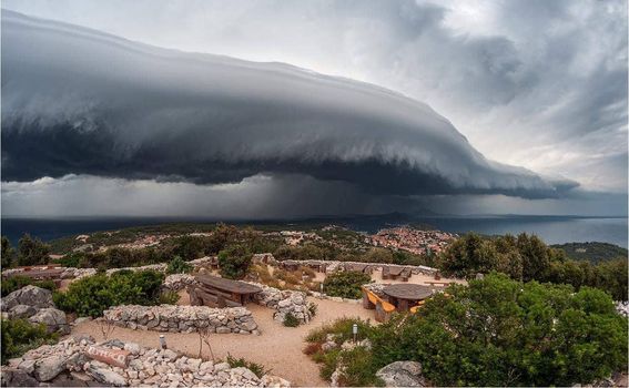 Sando Puncet, shelf cloud iznad Lošinja