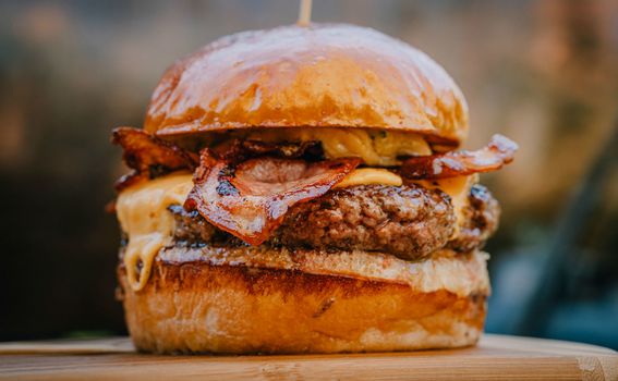 1.mjesto - The Burger Bar - Prime Bacon Butter Burger