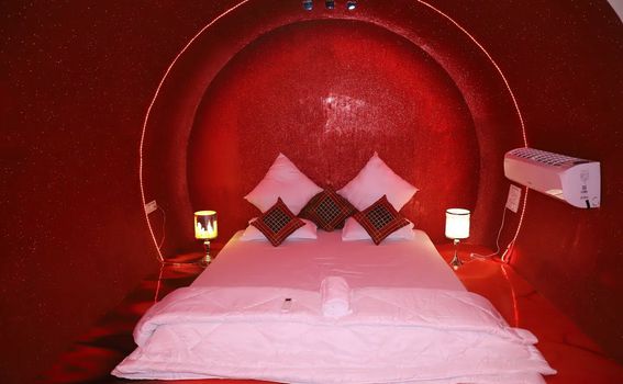 Kabir Bnb, Indija, spavaća soba u obliku boce za vino - 2