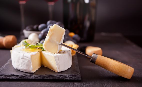 Camembert je najpoznatiji sir koji Francuzi vole jesti na bezbroj načina