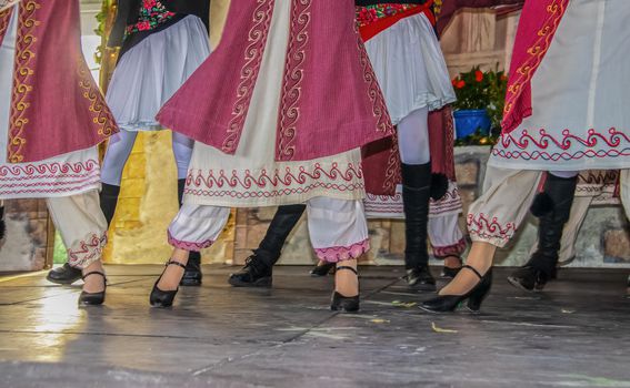 Neizostavan dio grčkih proslava je i tradicionalni ples na kojeg su posebno ponosni