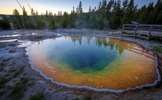 Termalni izvor Morning Glory u Yellowstoneu - 2