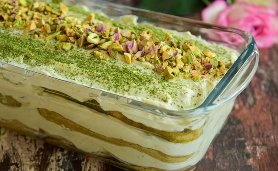 Tiramisu s pistacijom