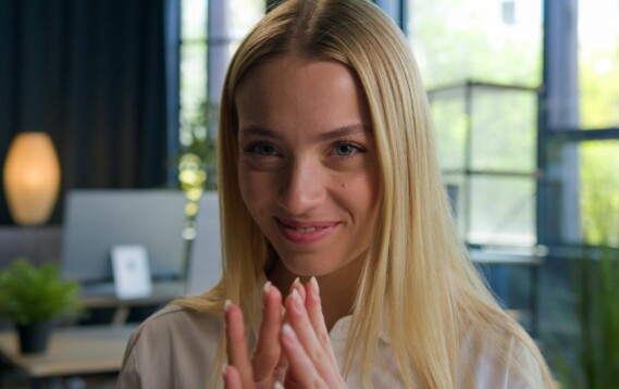 Djevojka smišlja plan