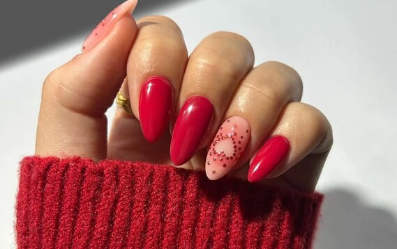 Crvena manikura za Valentinovo