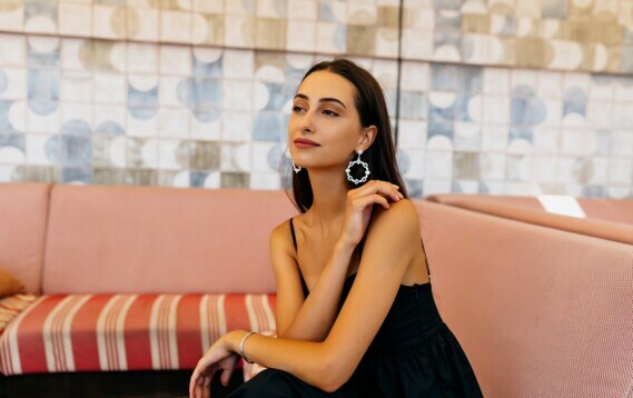 Elegantna djevojka
