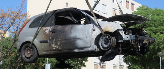 Zapaljen auto u Splitu (Arhiva: Ivo Cagalj/PIXSELL)