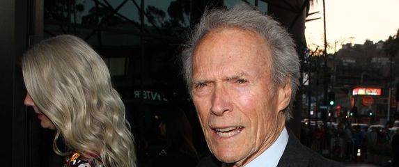 Clint Eastwood i Christina Sandera - 7