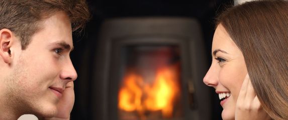 Zaljubljeni par razgovara