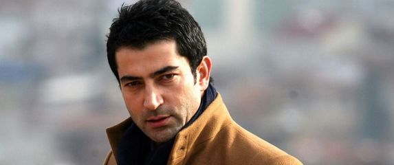 Kenan Imirzalioglu kao Ezel - 2