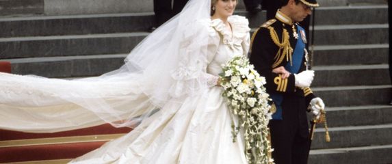Princeza Diana i tada princ Charles na vjenčanju