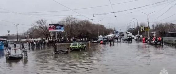 Zbog poplave evakuirani stanovnici ruskog grada Orska