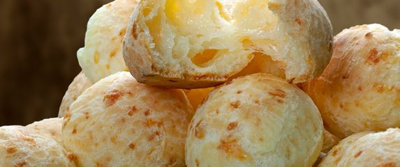 Pão de queijo peciva