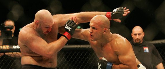 Rothwell i Dos Santos